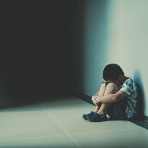 qué pasa en el cerebro de los niños cuando les gritas